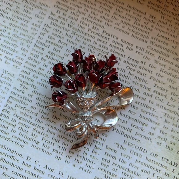 Bouquet Red Roses Silver Tone Rhinestone Crystal Pin Brooch Woman’s Jewelry - Picture 4 of 5